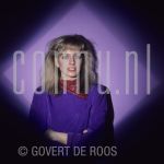 15-04-1983 Ellen Foley at studio in Amsterdam, The Netherlands.

[keywords]Posed, Half Length, Eyecontact, Smiling[/keywords]